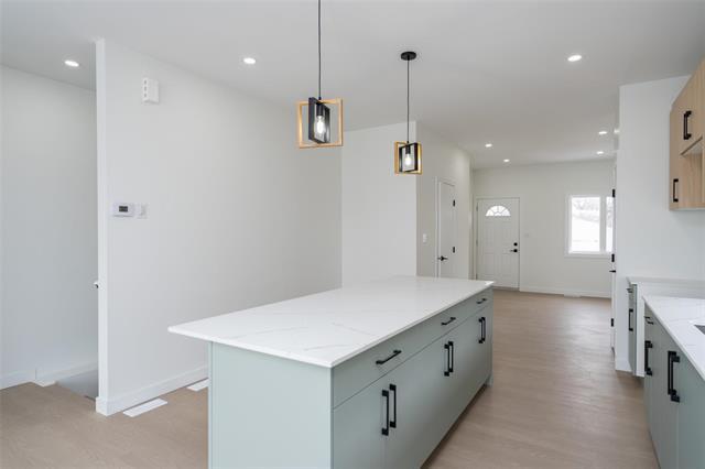 1975 Ross Ave, Winnipeg, MB