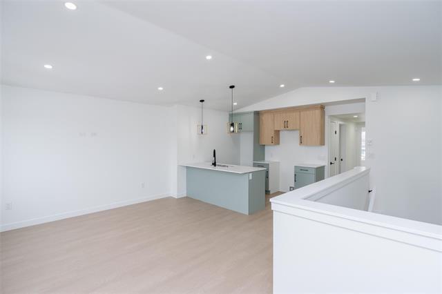 1975 Ross Ave, Winnipeg, MB