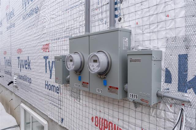 1975 Ross Ave, Winnipeg, MB