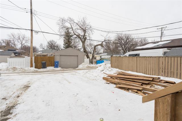 1975 Ross Ave, Winnipeg, MB