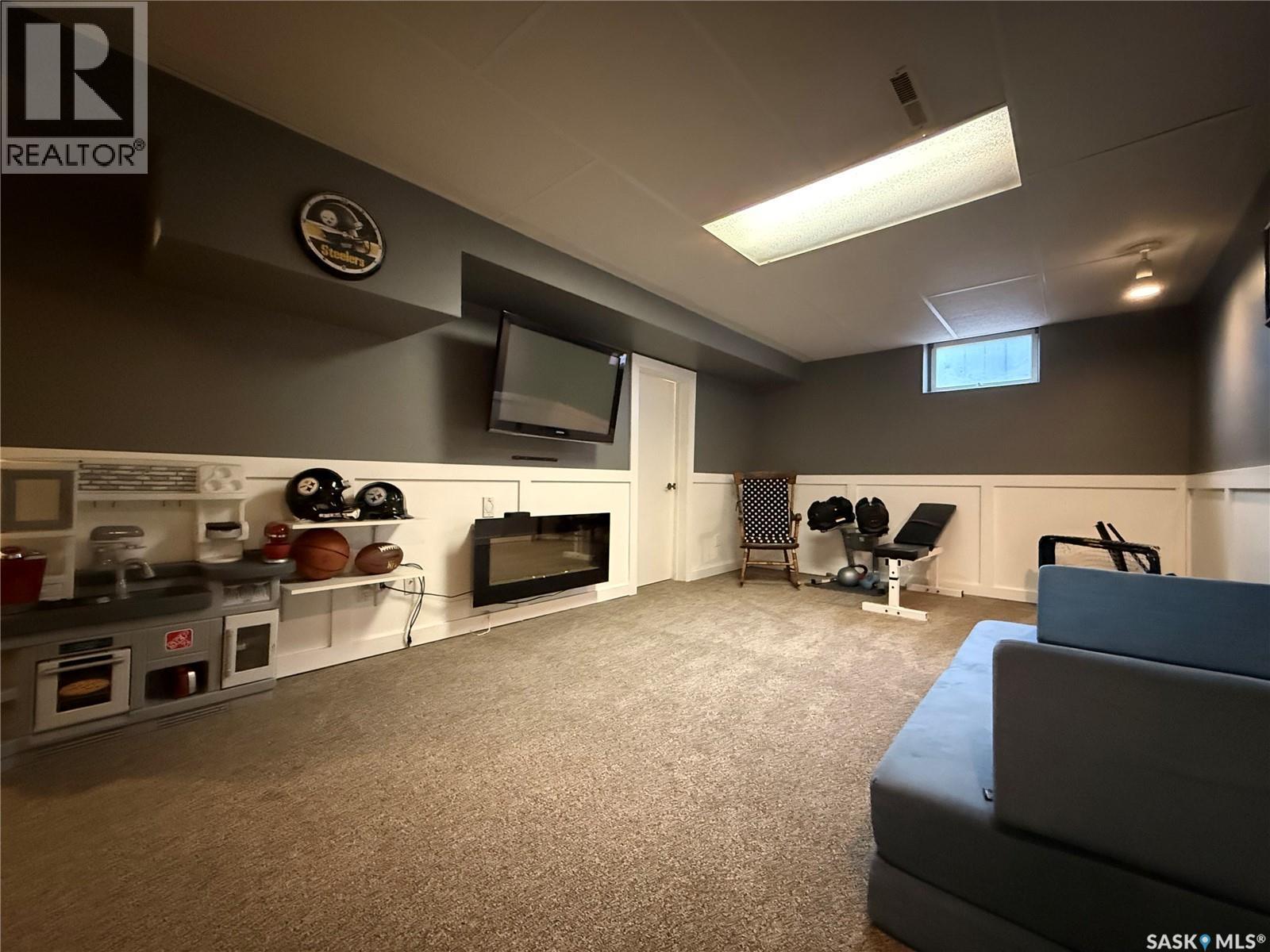 134 Perry Crescent, Estevan, SK - Indoor With Fireplace