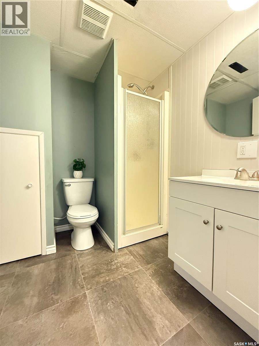 134 Perry Crescent, Estevan, SK - Indoor Photo Showing Bathroom
