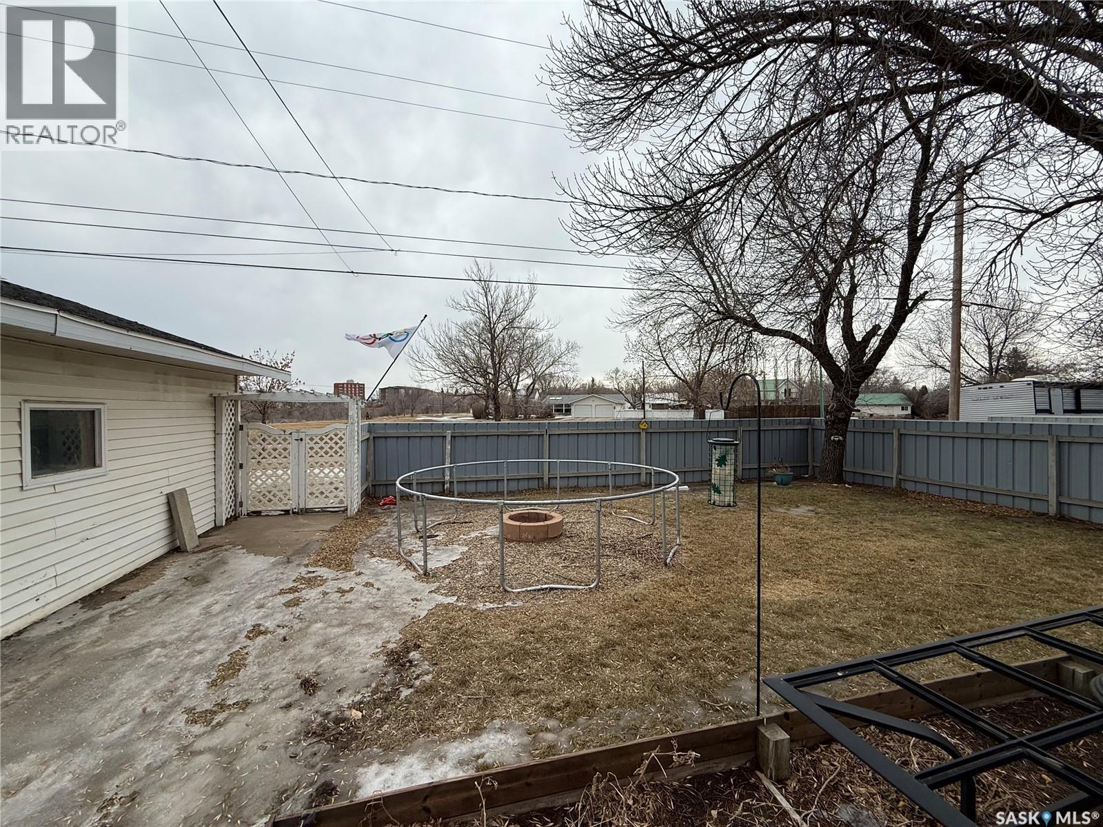 134 Perry Crescent, Estevan, SK - Outdoor