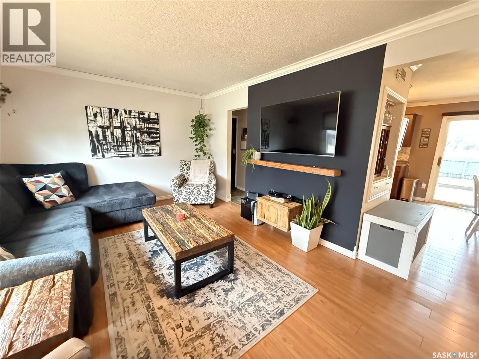 134 Perry Crescent, Estevan, SK - Indoor Photo Showing Living Room