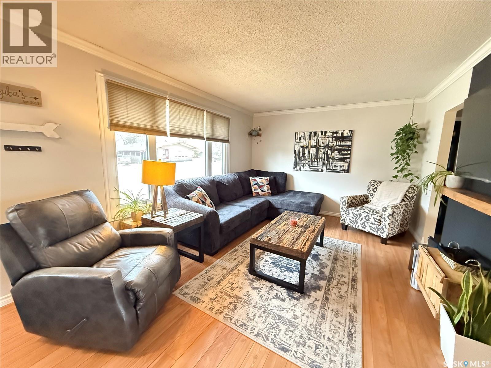 134 Perry Crescent, Estevan, SK - Indoor Photo Showing Living Room