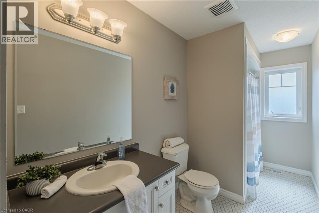 2 Sedge Avenue, Simcoe, ON - Indoor Photo Showing Bathroom