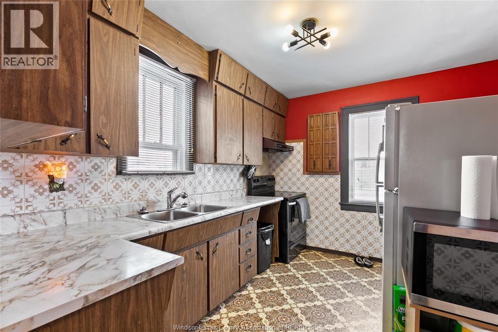 1430 Albert, Windsor, ON - Indoor Photo Showing Kitchen With Double Sink