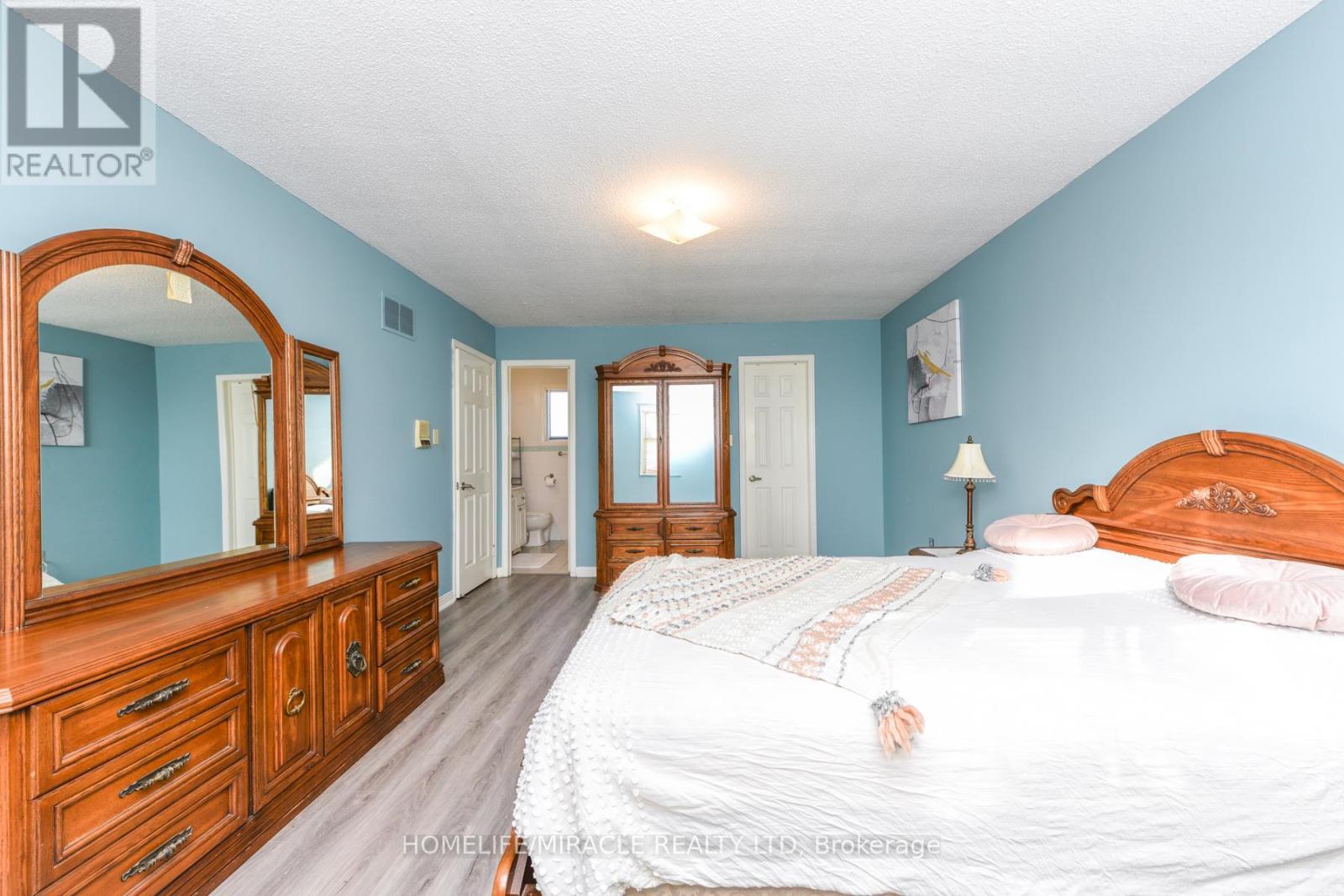 2291 Marzipan Court, Mississauga, ON - Indoor Photo Showing Bedroom