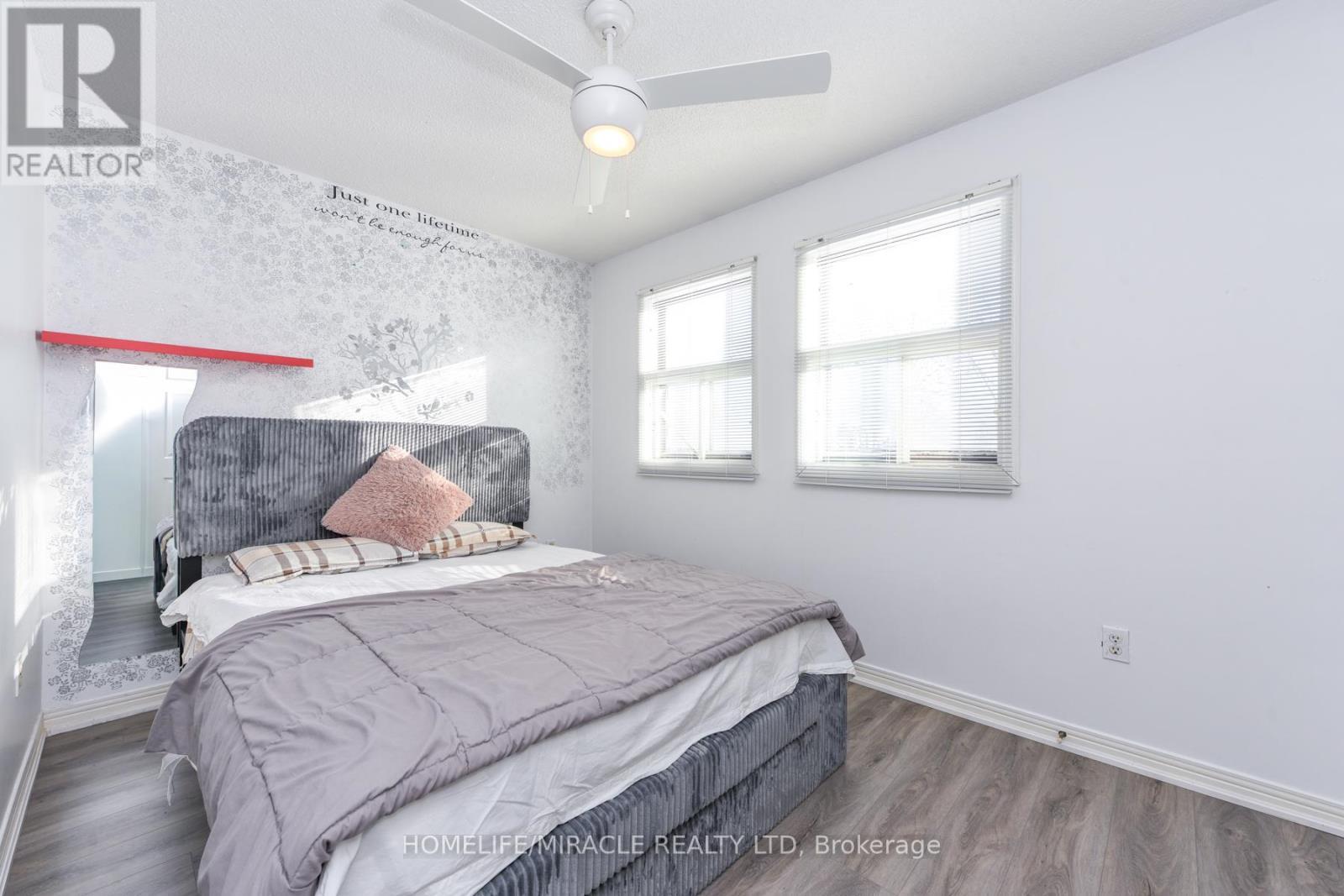 2291 Marzipan Court, Mississauga, ON - Indoor Photo Showing Bedroom