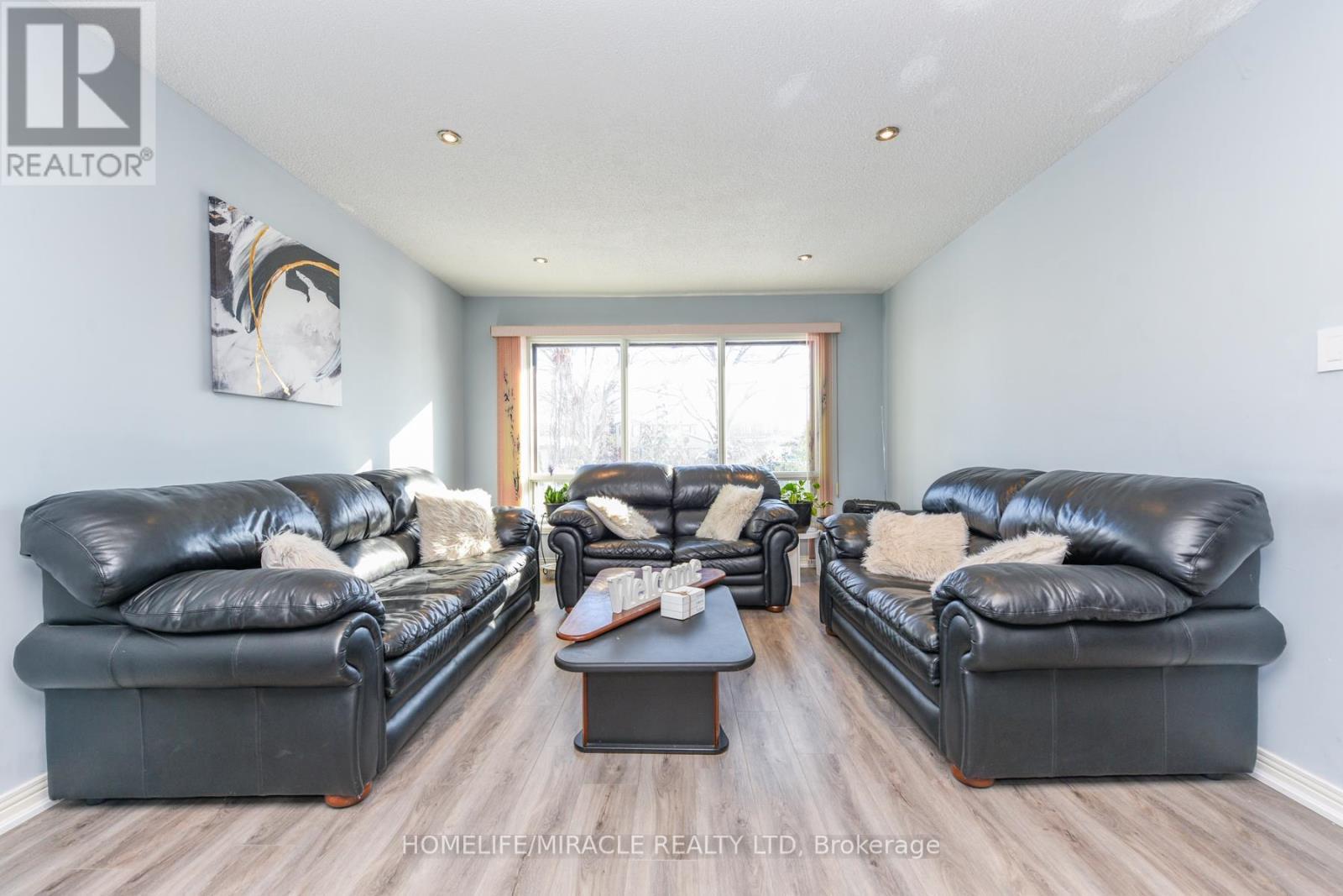 2291 Marzipan Court, Mississauga, ON - Indoor Photo Showing Living Room