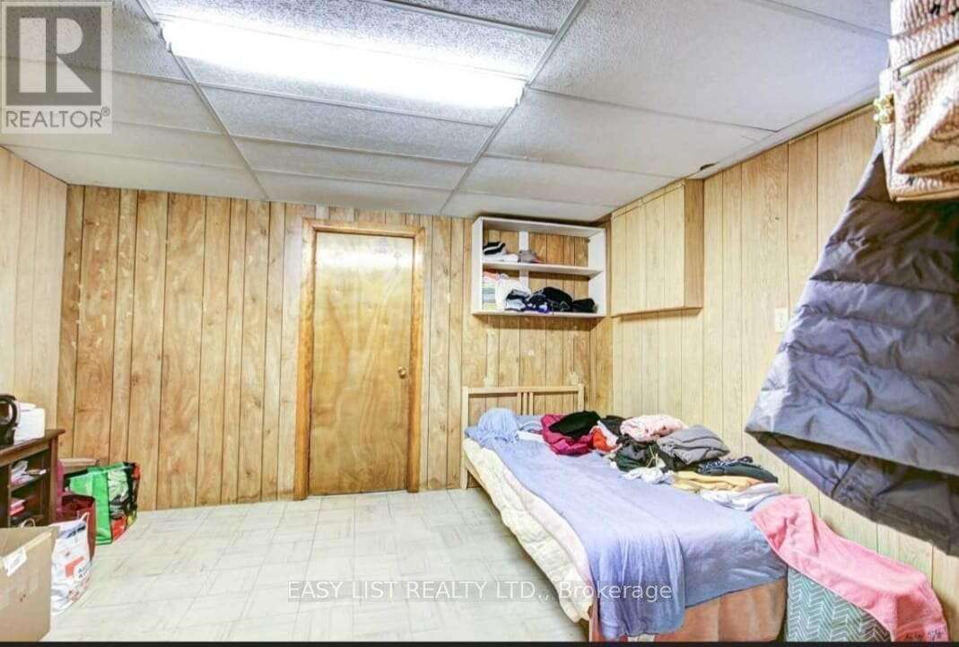 138 Rifle Range Road, Hamilton, ON - Indoor Photo Showing Bedroom