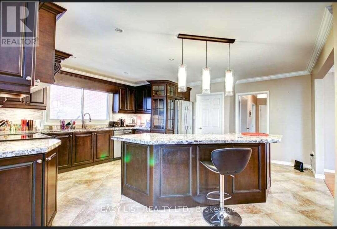 138 Rifle Range Road, Hamilton, ON - Indoor Photo Showing Kitchen With Upgraded Kitchen