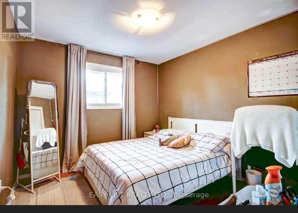 138 Rifle Range Road, Hamilton, ON - Indoor Photo Showing Bedroom