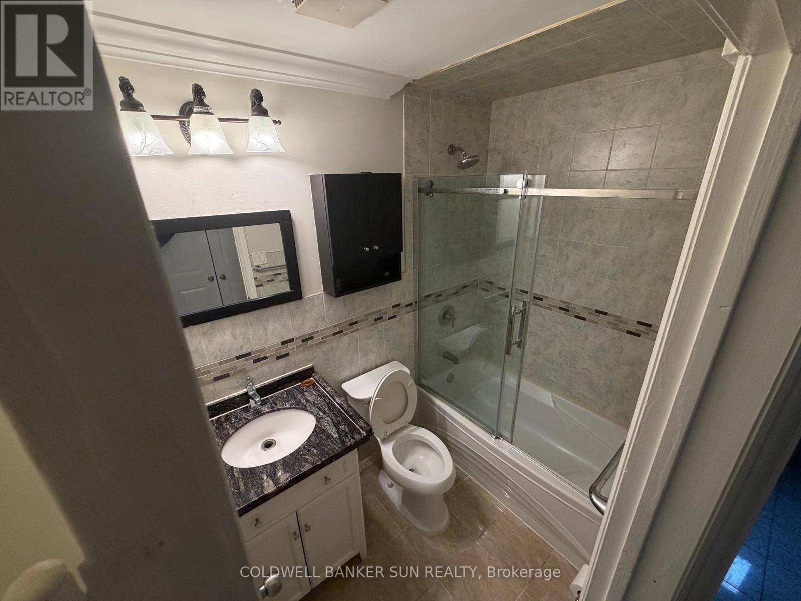 1622 Bristol Road W, Mississauga, ON - Indoor Photo Showing Bathroom
