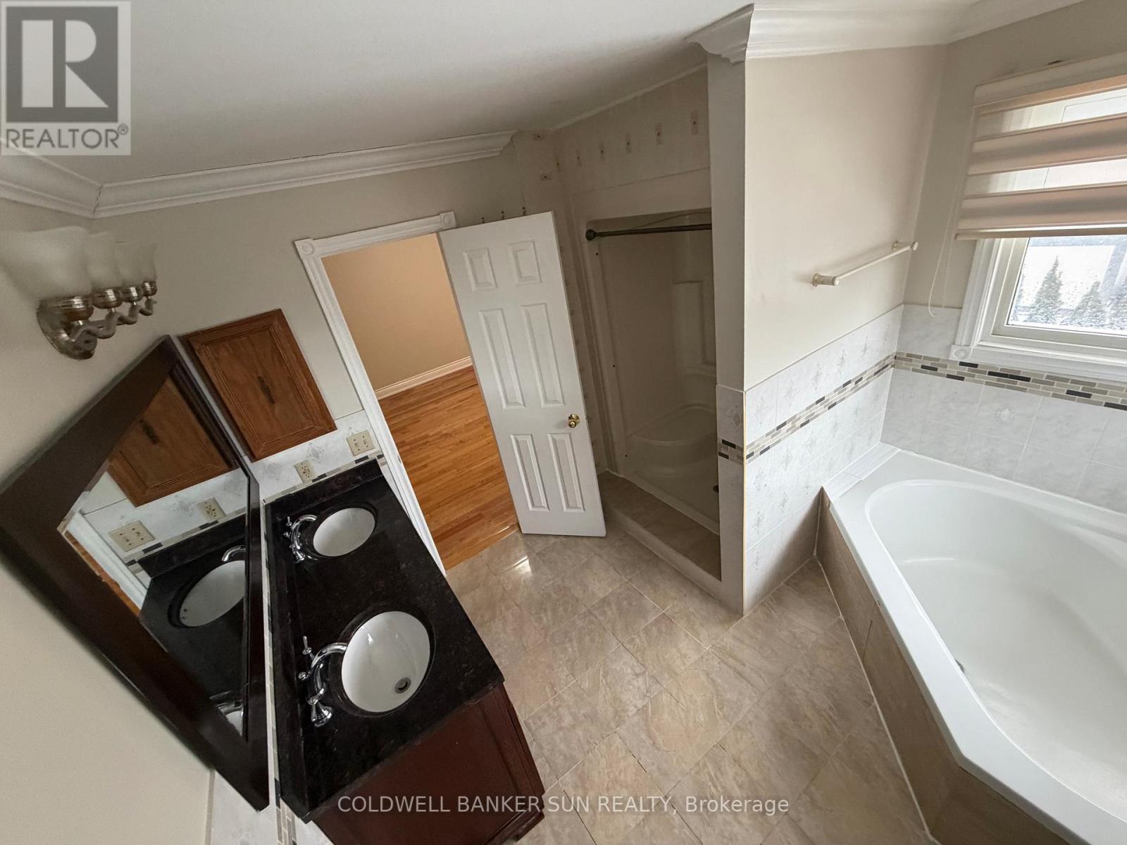 1622 Bristol Road W, Mississauga, ON - Indoor Photo Showing Bathroom