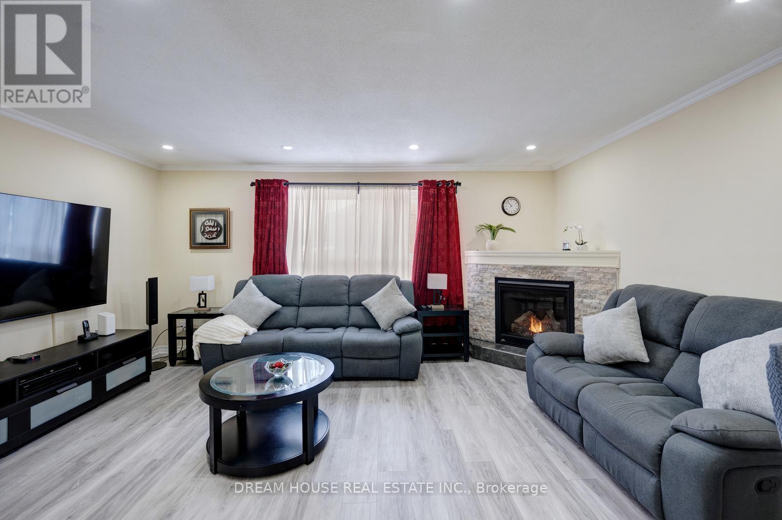 2 - 1655 Geta Circle, Pickering, ON - Indoor Photo Showing Living Room With Fireplace