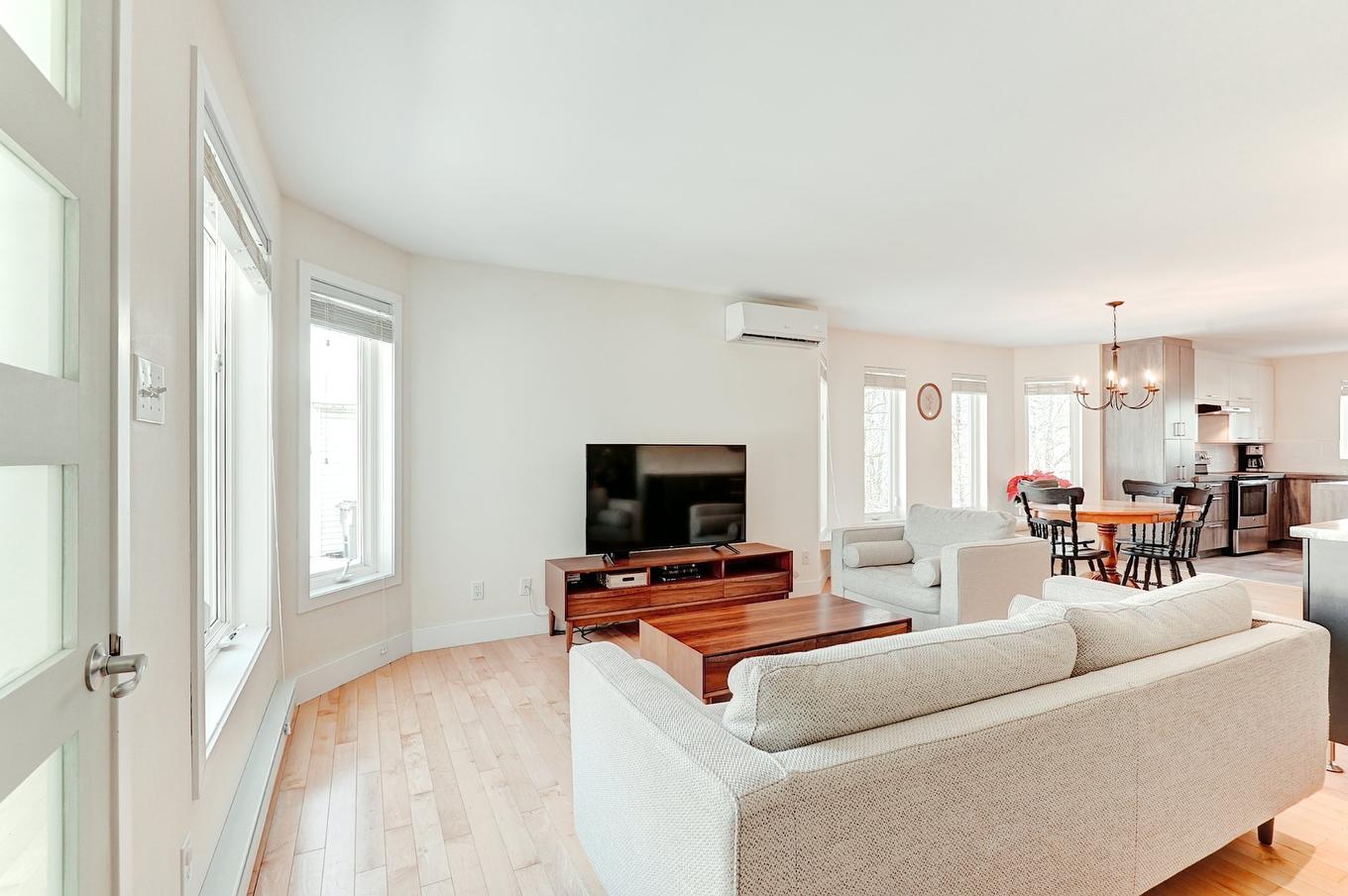 Living room - 4587 Rue Du Calembour, Sherbrooke (Brompton/Rock Forest/Saint-Élie/Deauville), QC - Indoor Photo Showing Living Room