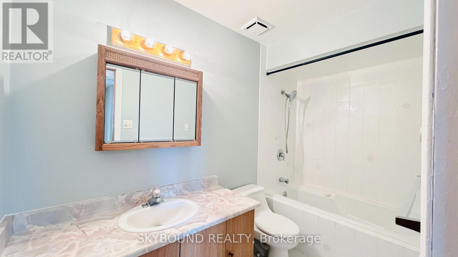 449 Mallorytown Avenue, Mississauga, ON - Indoor Photo Showing Bathroom