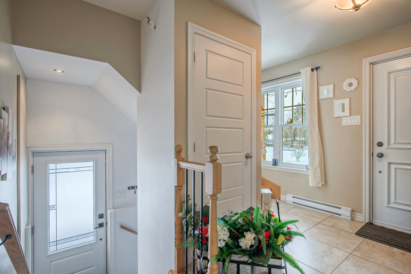 Hall d'entrée/Vestibule - 2-191 25E Rue O., Venise-En-Québec, QC - Indoor Photo Showing Other Room