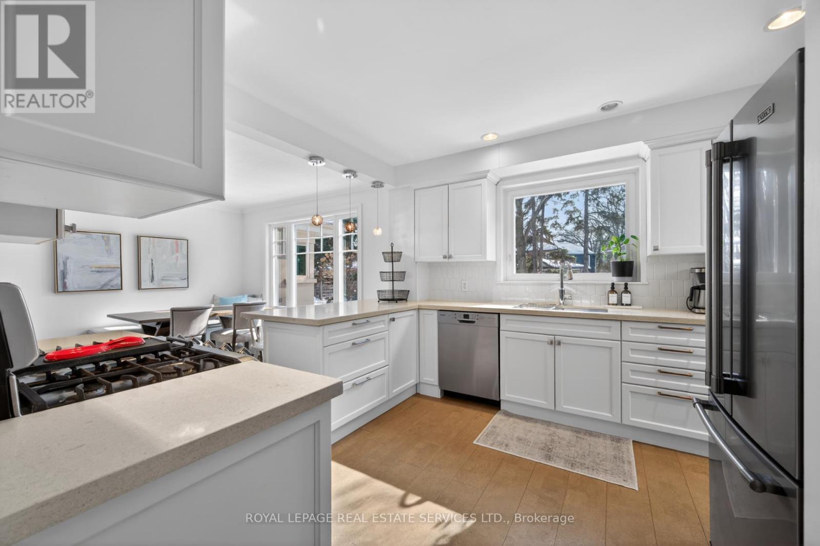 9 Ashton Manor, Toronto, ON - Indoor Photo Showing Kitchen With Upgraded Kitchen