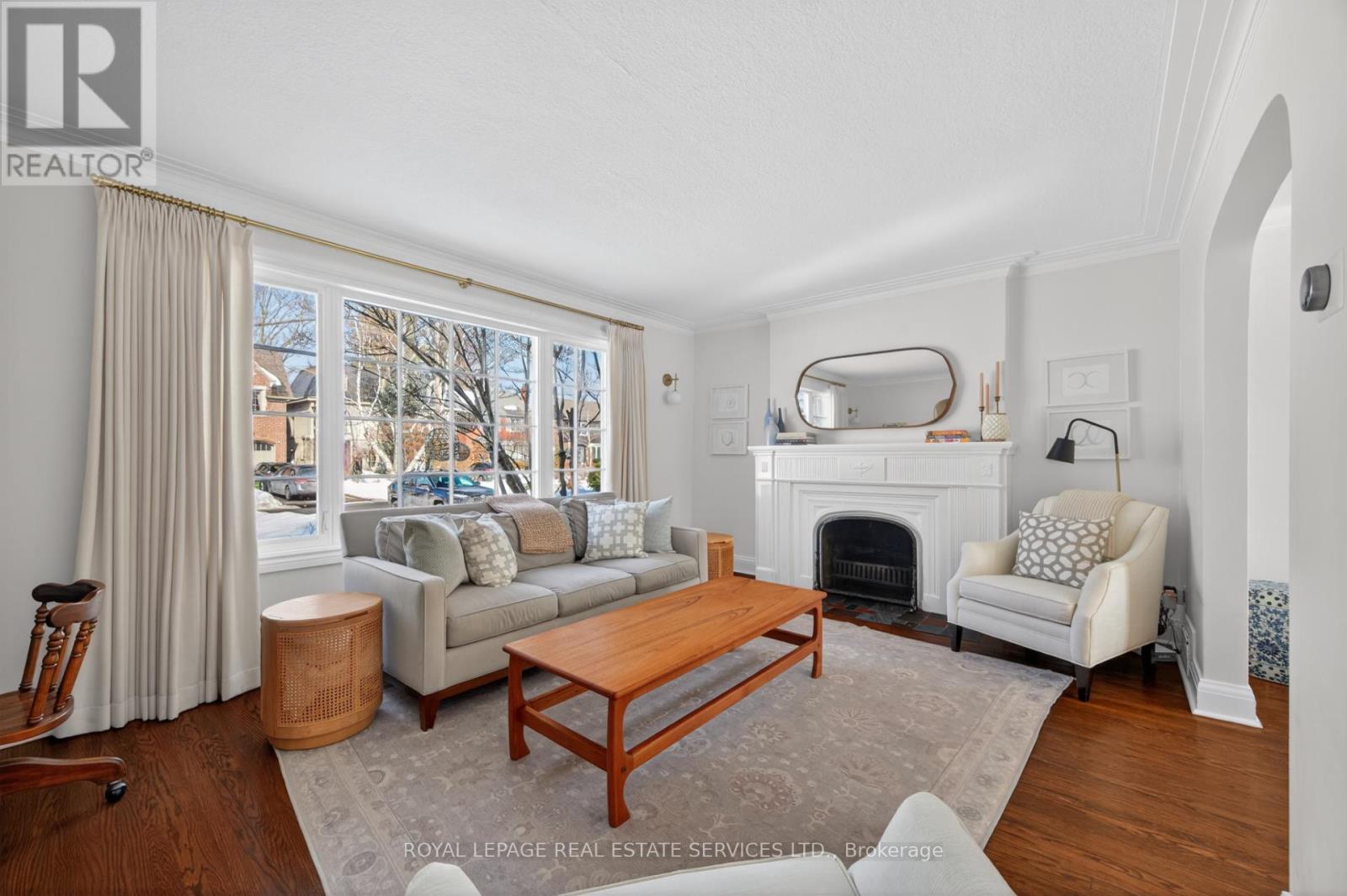 9 Ashton Manor, Toronto, ON - Indoor Photo Showing Living Room With Fireplace