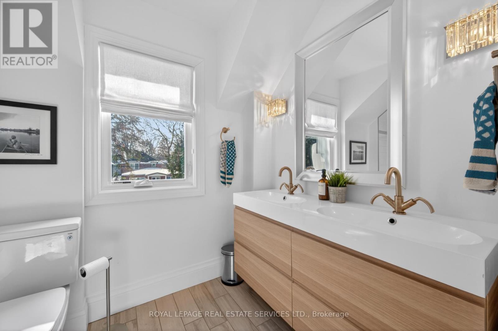 9 Ashton Manor, Toronto, ON - Indoor Photo Showing Bathroom