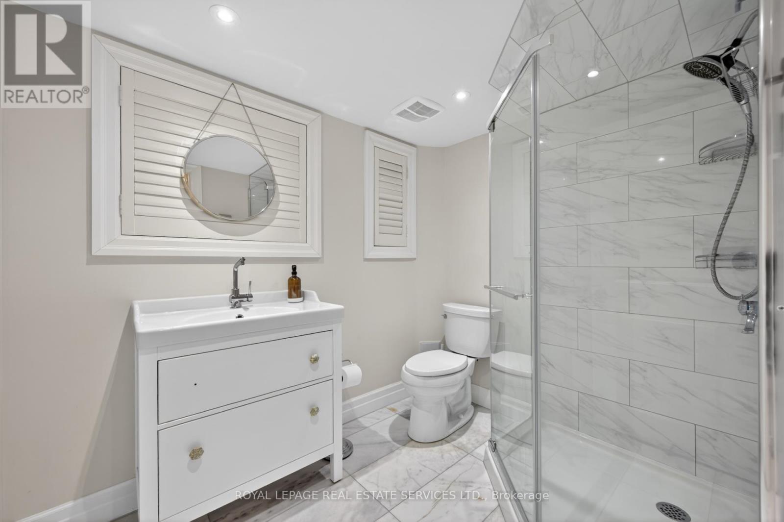 9 Ashton Manor, Toronto, ON - Indoor Photo Showing Bathroom