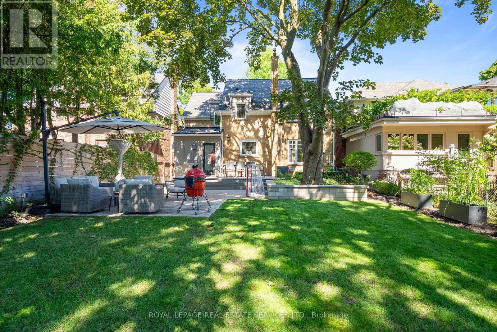 9 Ashton Manor, Toronto, ON - Outdoor