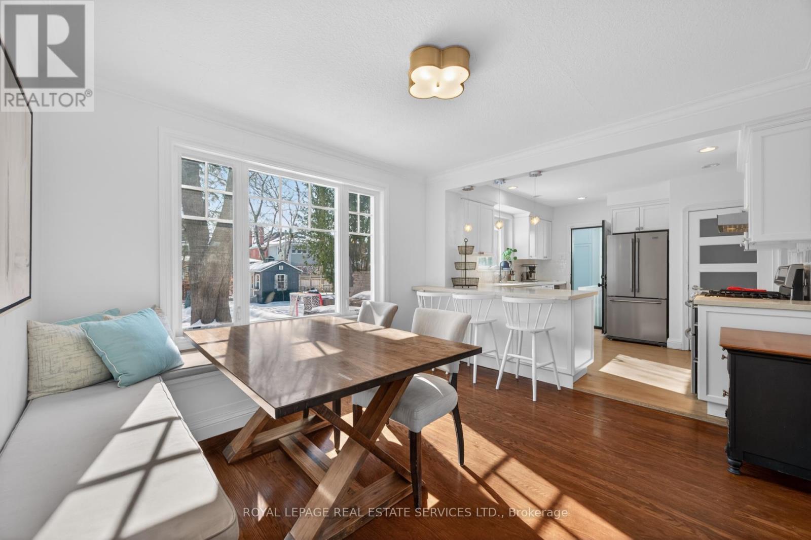 9 Ashton Manor, Toronto, ON - Indoor