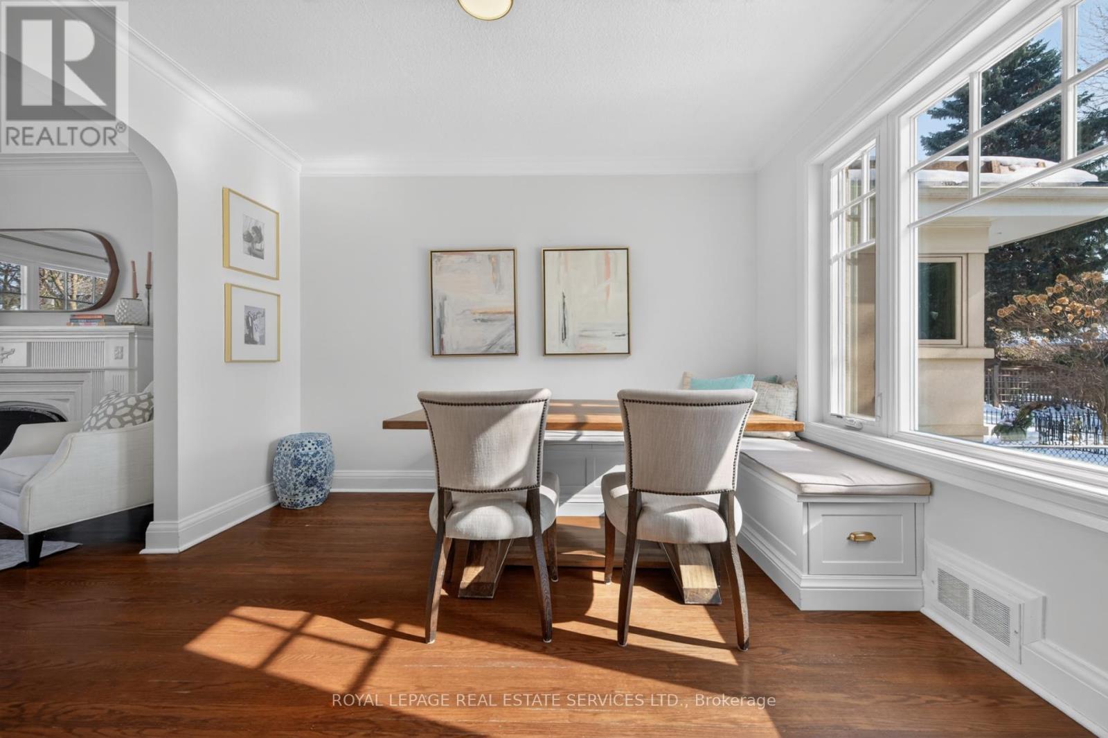 9 Ashton Manor, Toronto, ON - Indoor