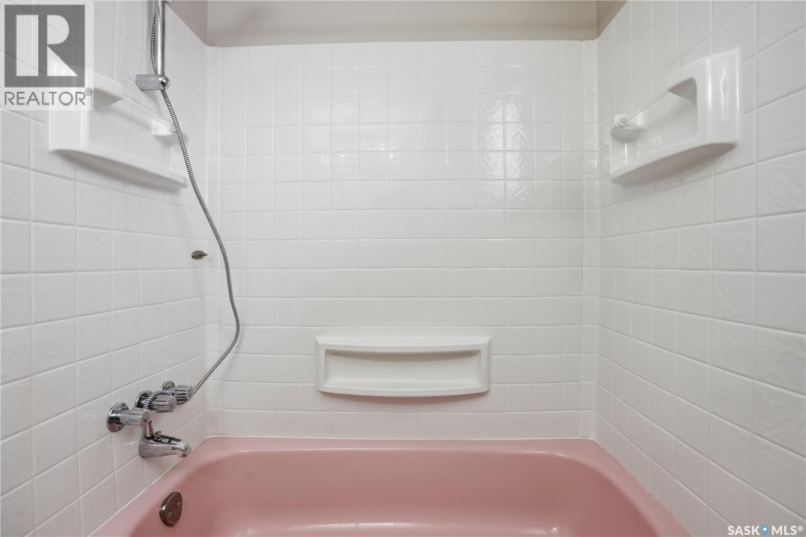 46 Lyons Street, Regina, SK - Indoor Photo Showing Bathroom