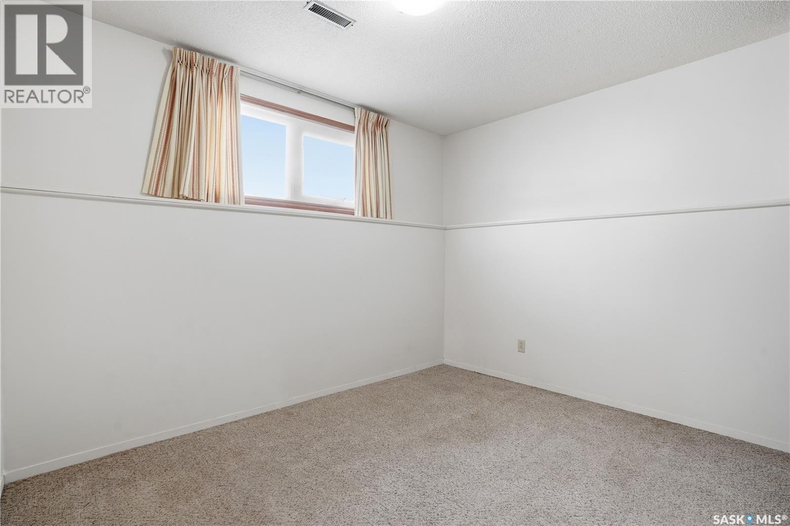 46 Lyons Street, Regina, SK - Indoor Photo Showing Other Room