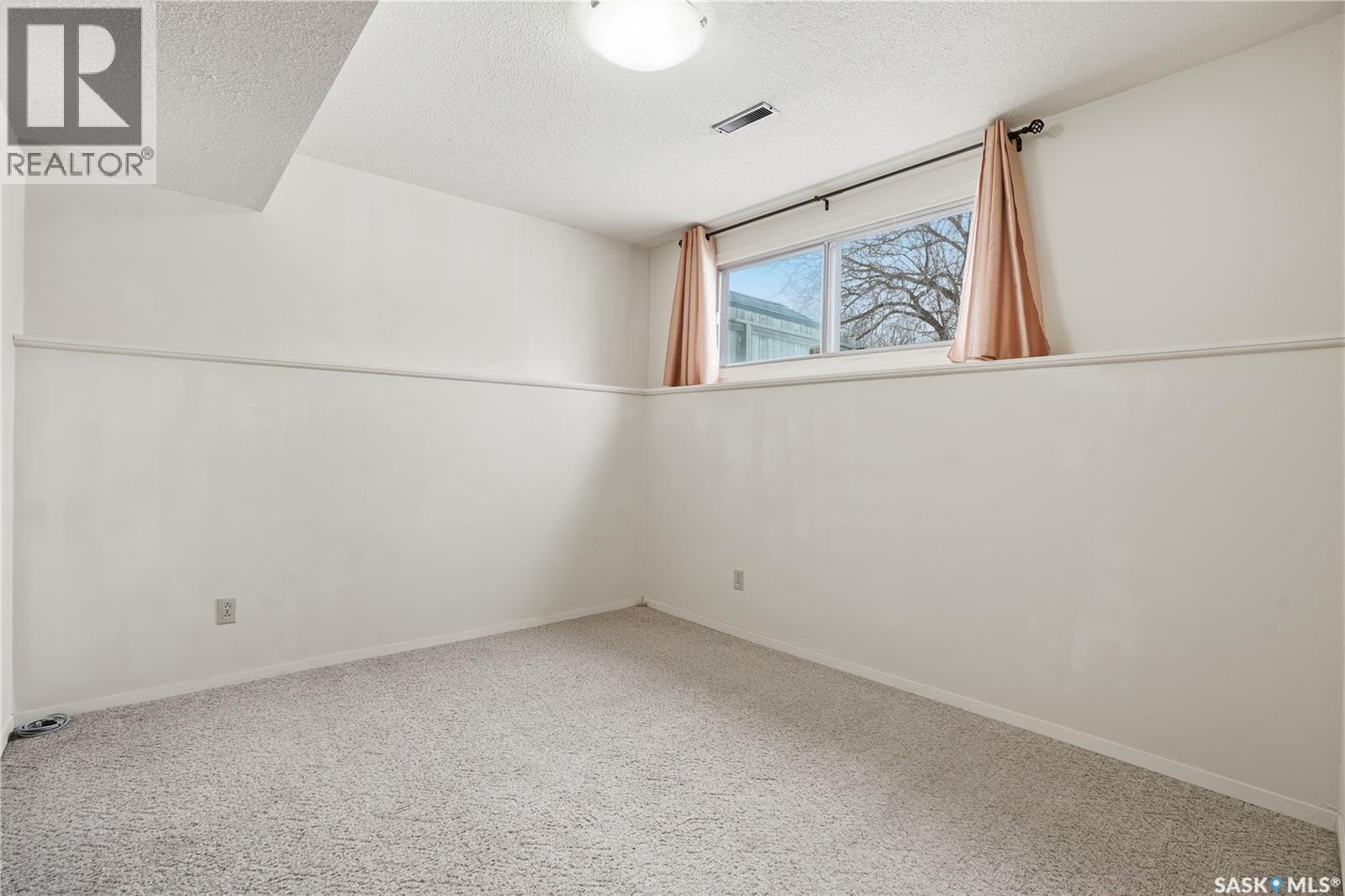 46 Lyons Street, Regina, SK - Indoor Photo Showing Other Room