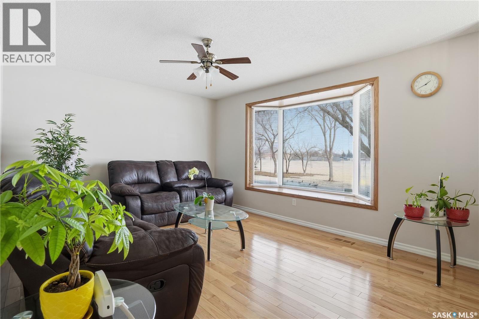 46 Lyons Street, Regina, SK - Indoor Photo Showing Living Room