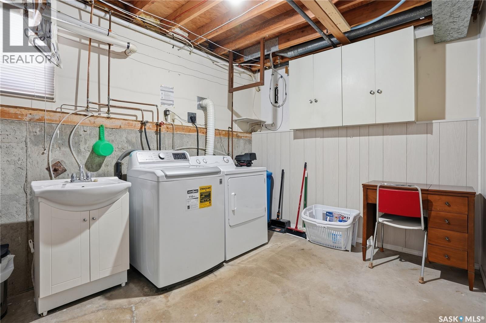 46 Lyons Street, Regina, SK - Indoor Photo Showing Laundry Room