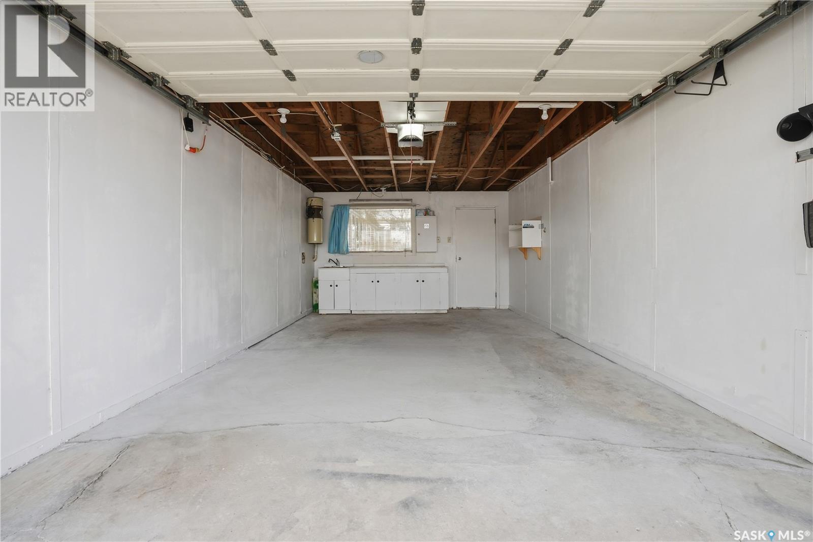 46 Lyons Street, Regina, SK - Indoor Photo Showing Garage