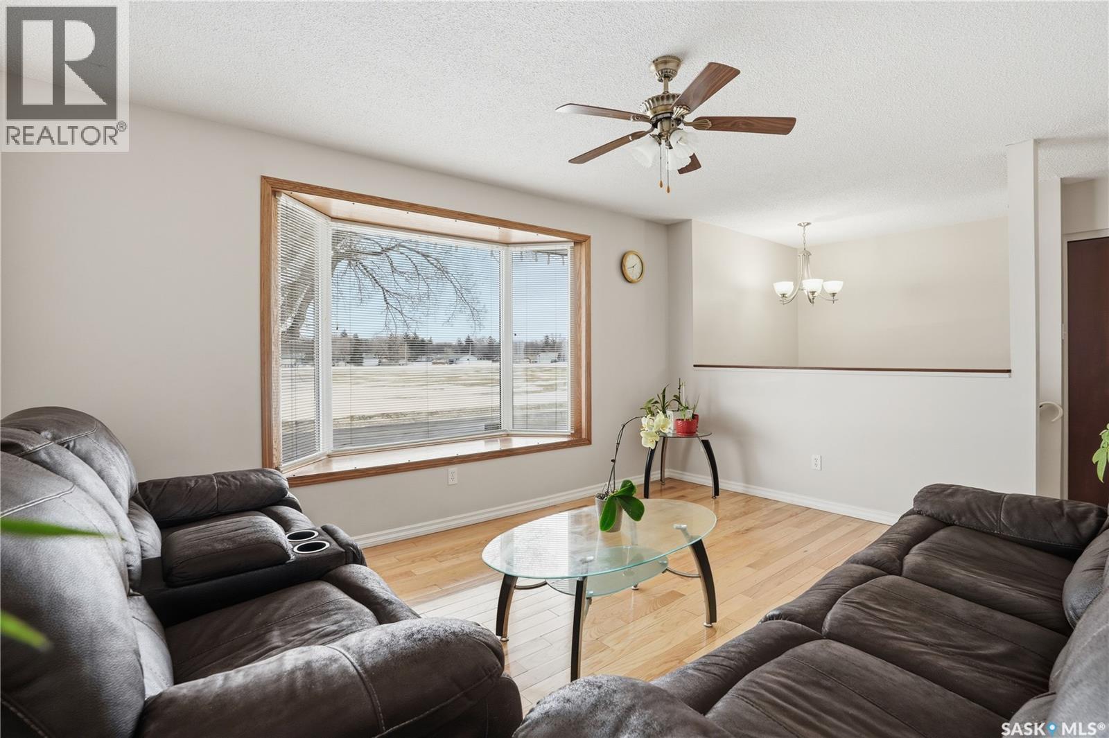 46 Lyons Street, Regina, SK - Indoor Photo Showing Living Room