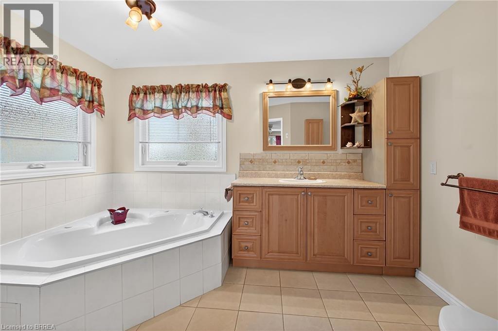 223 Glenvalley Drive, Cambridge, ON - Indoor Photo Showing Bathroom