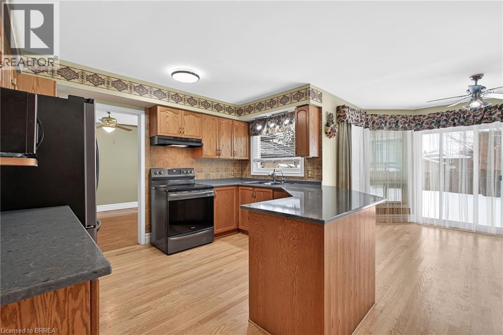 223 Glenvalley Drive, Cambridge, ON - Indoor Photo Showing Kitchen With Double Sink