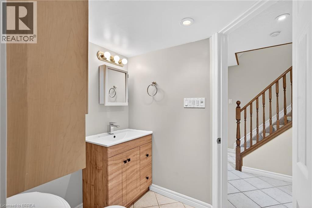 223 Glenvalley Drive, Cambridge, ON - Indoor Photo Showing Bathroom
