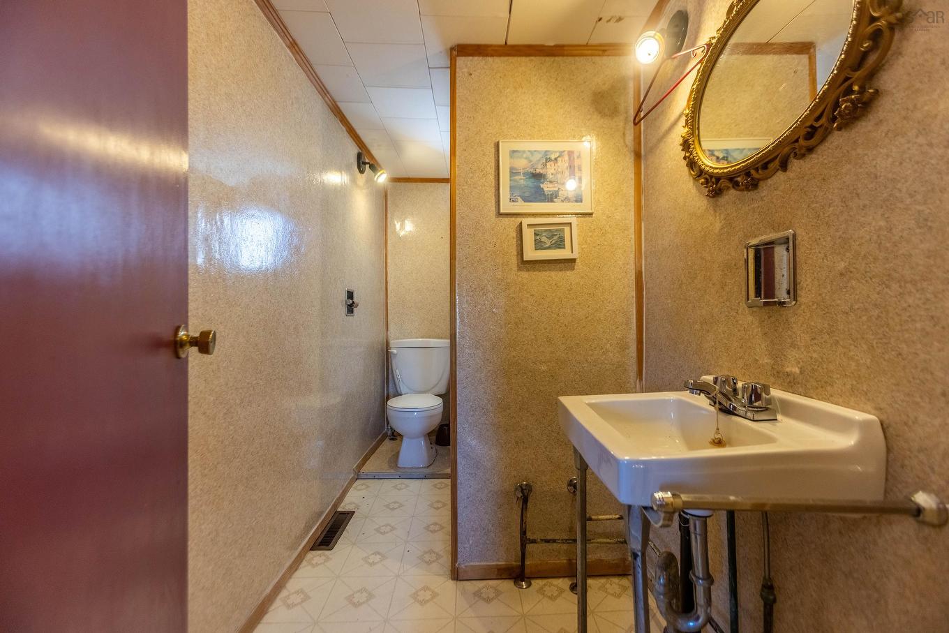 135 Pleasant Street E, Amherst, NS