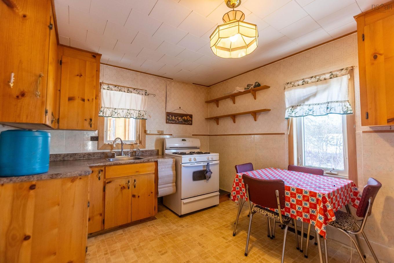 135 Pleasant Street E, Amherst, NS