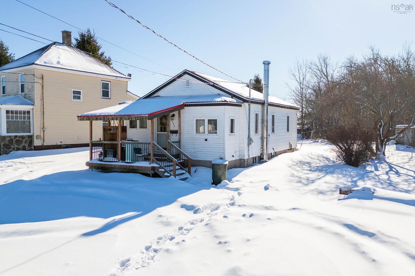 135 Pleasant Street E, Amherst, NS
