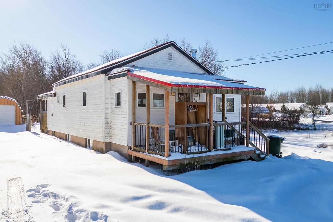 135 Pleasant Street E, Amherst, NS