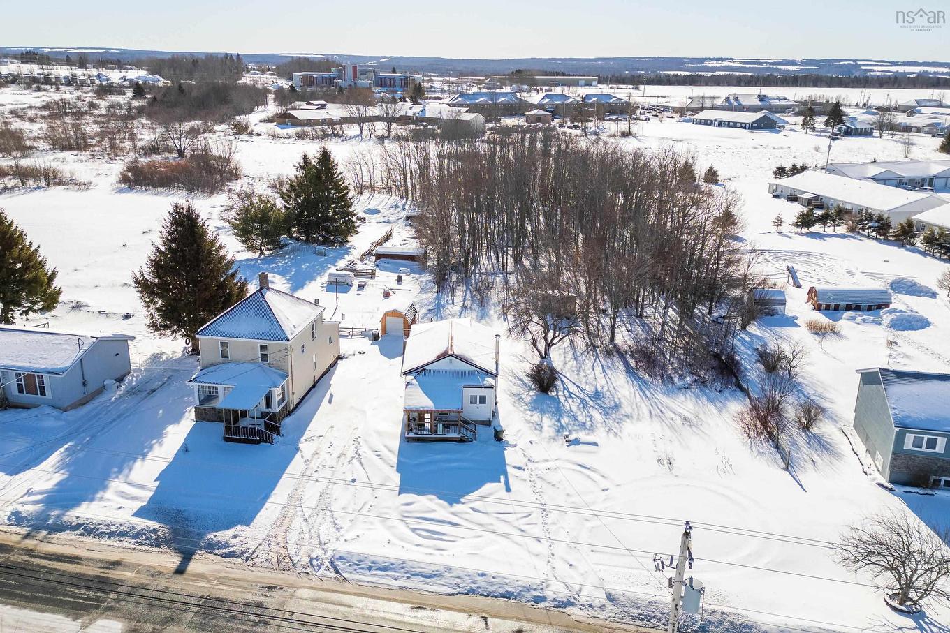 135 Pleasant Street E, Amherst, NS