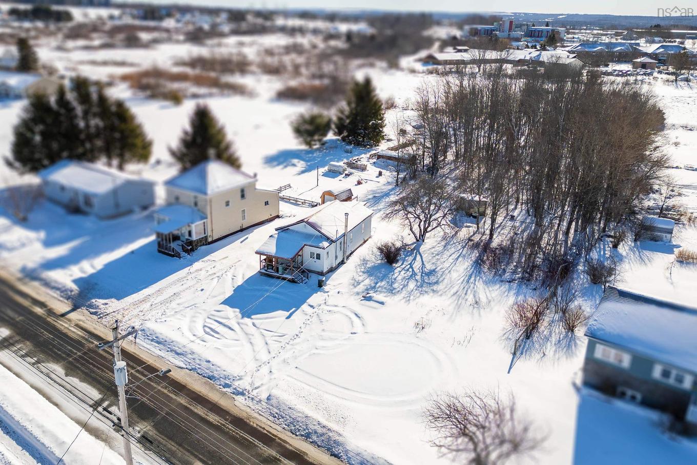 135 Pleasant Street E, Amherst, NS