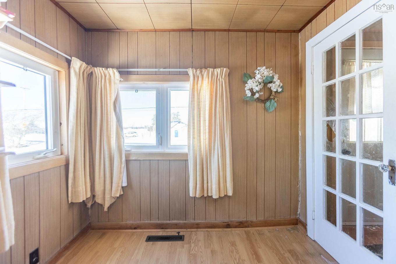 135 Pleasant Street E, Amherst, NS