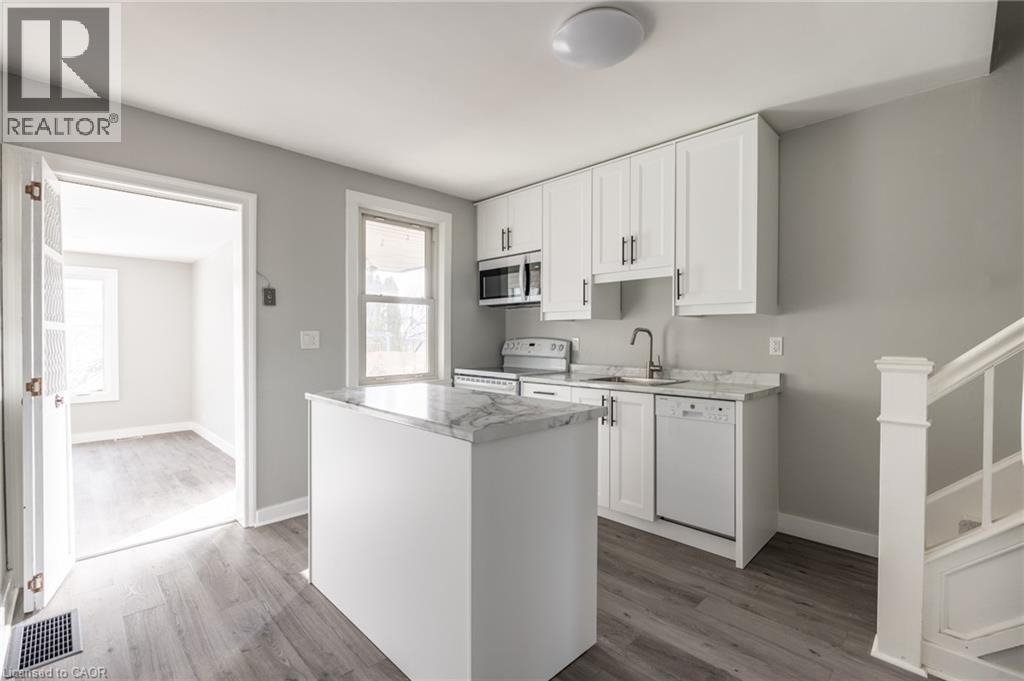 156 Adeline Avenue, Hamilton, ON - Indoor Photo Showing Kitchen