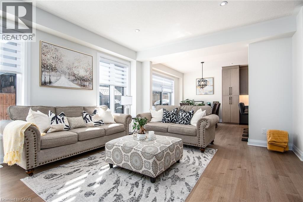 351 Chokecherry Crescent, Waterloo, ON - Indoor Photo Showing Living Room