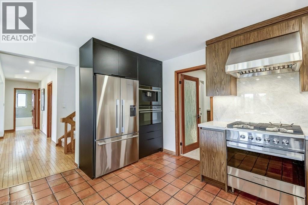 9 Foresthill Crescent, Fonthill, ON - Indoor Photo Showing Kitchen With Upgraded Kitchen